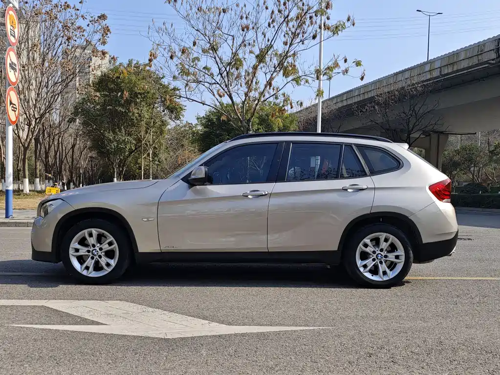 BMW BMW X1 2012 sDrive20i Leading Edition 2012 - thumbnail 2
