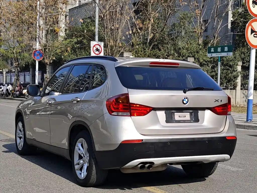BMW BMW X1 2012 sDrive20i Leading Edition 2012 - thumbnail 3