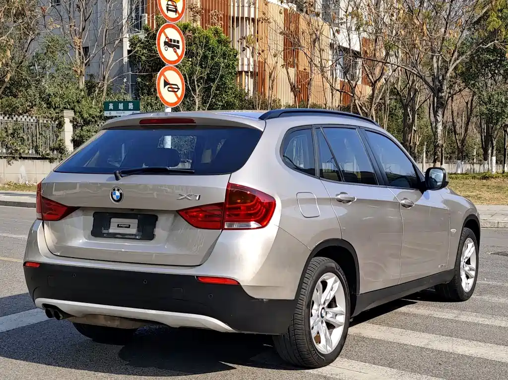BMW BMW X1 2012 sDrive20i Leading Edition 2012 - thumbnail 5