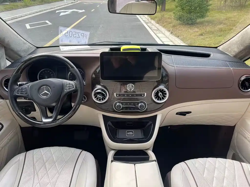 Mercedes-Benz Vito 2020 2.0T Business Edition 7-seater 2020 - thumbnail 8