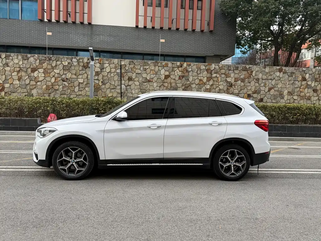 BMW BMW X1 2018 sDrive18Li Premium Model 2018 - thumbnail 5