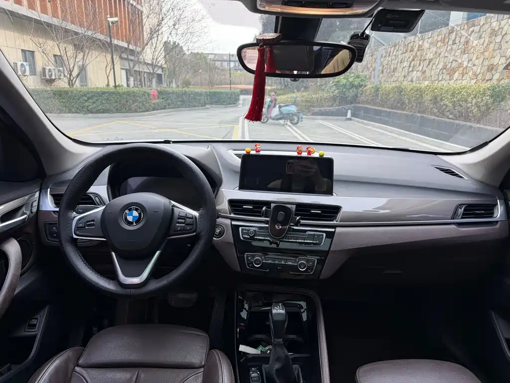 BMW BMW X1 2018 sDrive18Li Premium Model 2018 - thumbnail 17