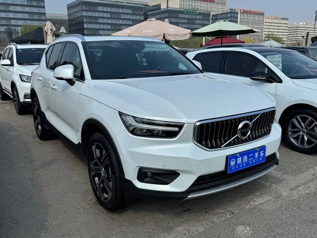 Volvo Volvo XC40 2021 T4 AWD Momentum Luxury Edition 2020 - thumbnail 2