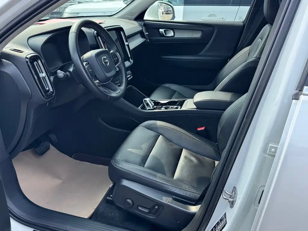 Volvo Volvo XC40 2021 T4 AWD Momentum Luxury Edition 2020 - thumbnail 3