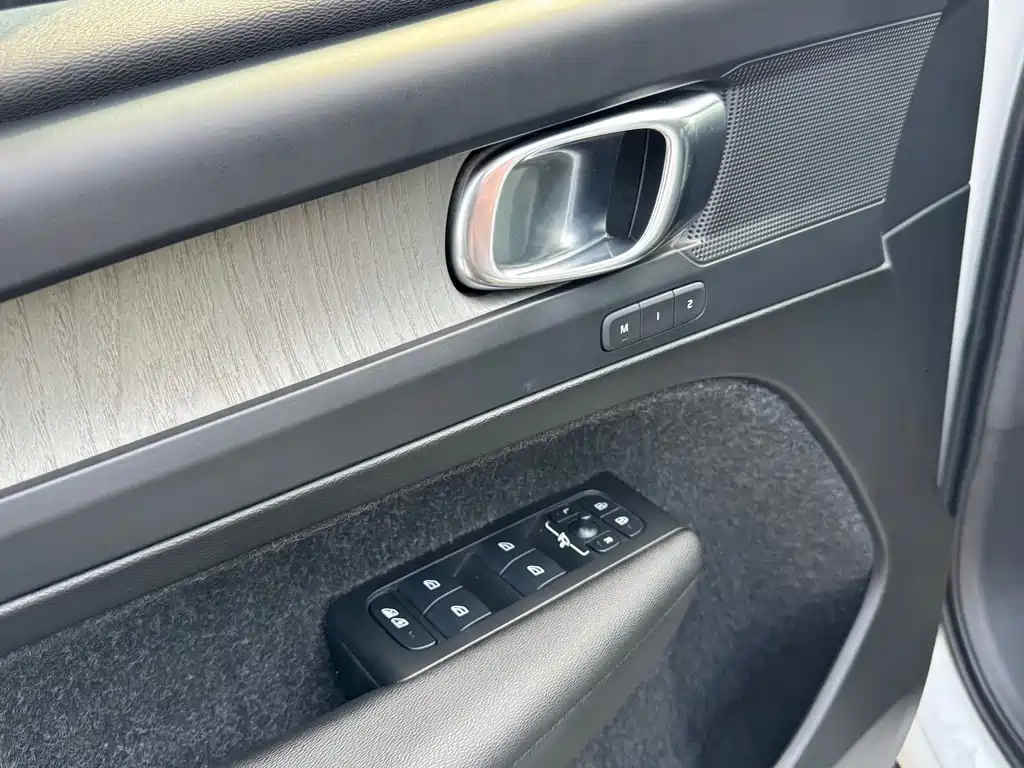 Volvo Volvo XC40 2021 T4 AWD Momentum Luxury Edition 2020 - thumbnail 5