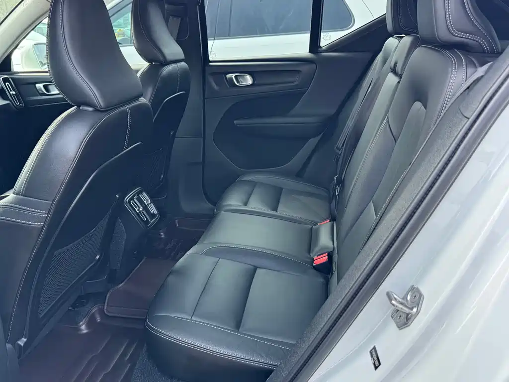 Volvo Volvo XC40 2021 T4 AWD Momentum Luxury Edition 2020 - thumbnail 10