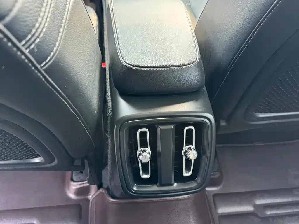 Volvo Volvo XC40 2021 T4 AWD Momentum Luxury Edition 2020 - thumbnail 11