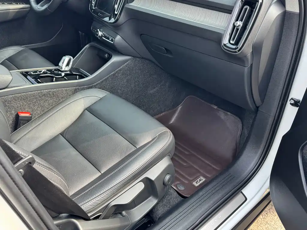 Volvo Volvo XC40 2021 T4 AWD Momentum Luxury Edition 2020 - thumbnail 13