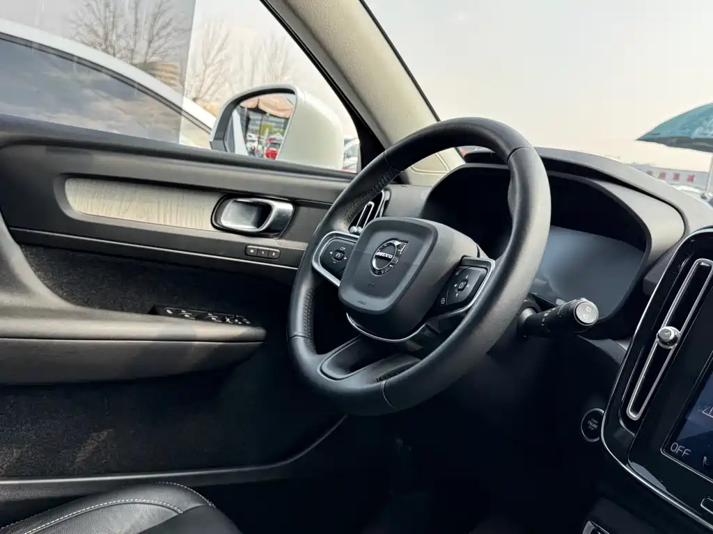 Volvo Volvo XC40 2021 T4 AWD Momentum Luxury Edition 2020 - thumbnail 14