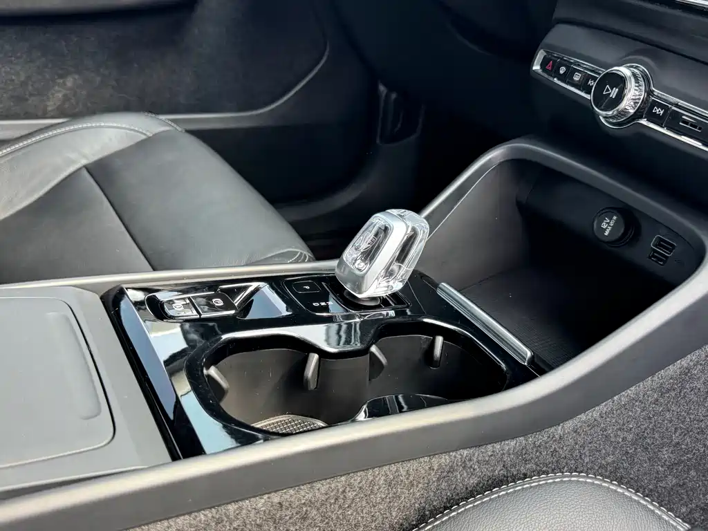 Volvo Volvo XC40 2021 T4 AWD Momentum Luxury Edition 2020 - thumbnail 15