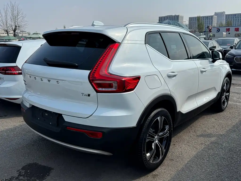 Volvo Volvo XC40 2021 T4 AWD Momentum Luxury Edition 2020 - thumbnail 17
