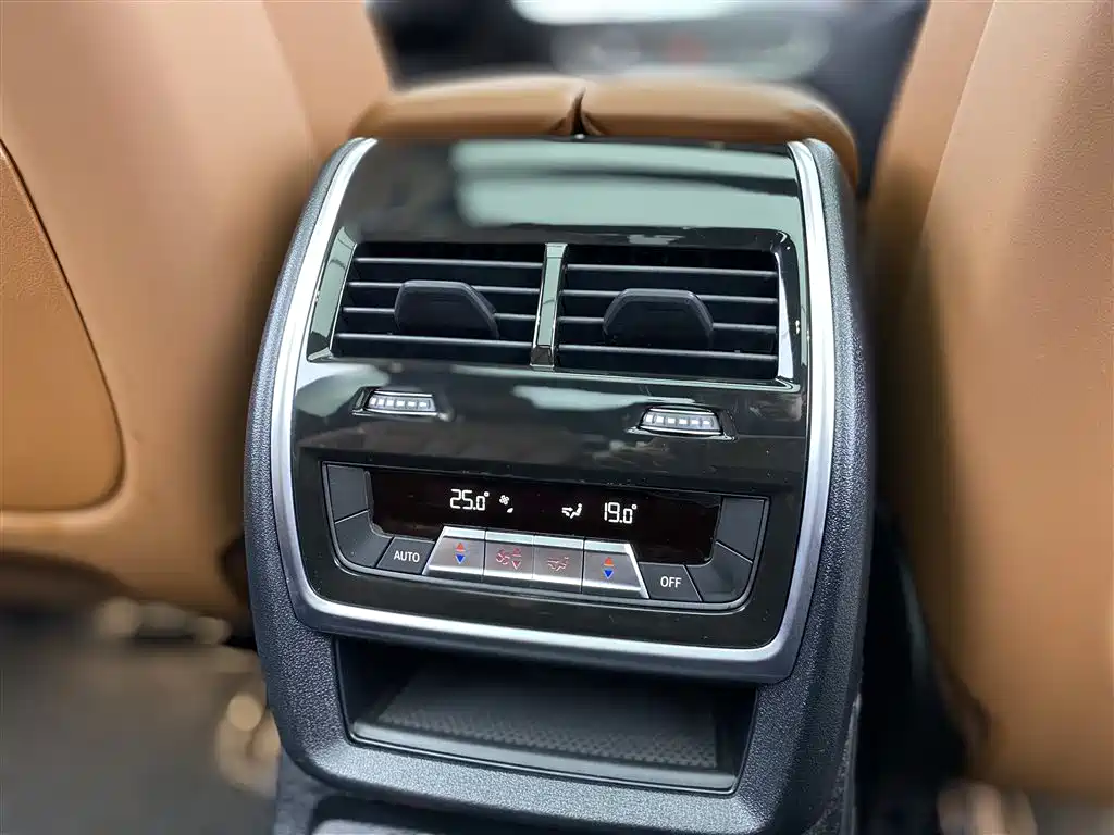 BMW BMW X7 xDrive40i M Sport Package Premium 2023 - thumbnail 25