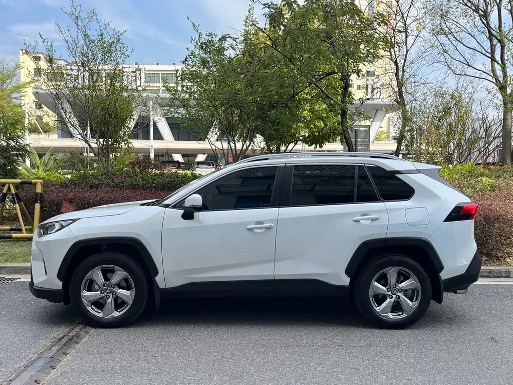 Toyota RAV4 2022 2.0L CVT 2WD Fashion Edition 2022 - thumbnail 4