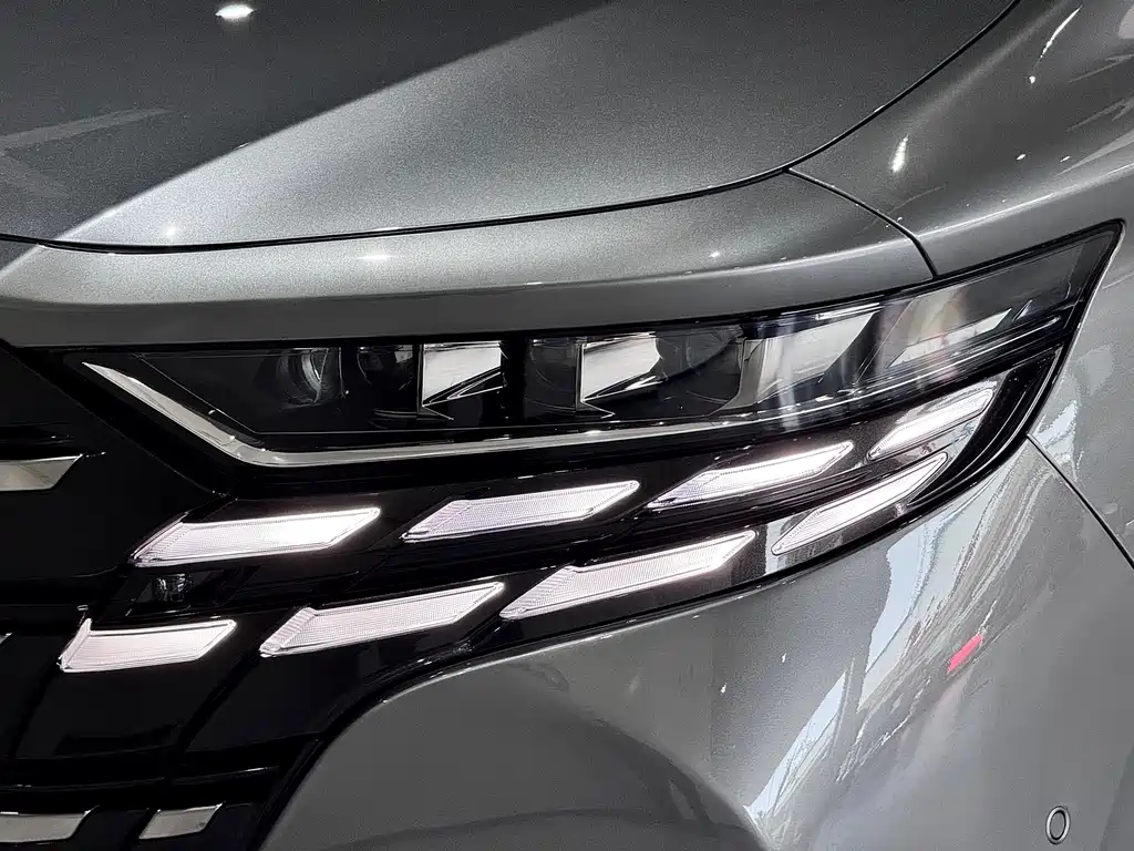 Toyota Alphard 2024 Model Hybrid 2.5L Premium Edition 2024 - thumbnail 7