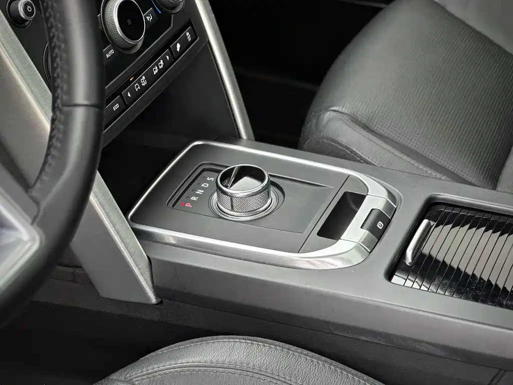 Land Rover Discovery Sport 2016 2.0T HSE 2016 - thumbnail 9