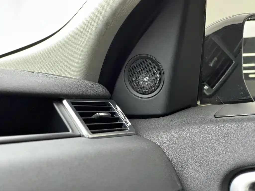 Land Rover Discovery Sport 2016 2.0T HSE 2016 - thumbnail 11