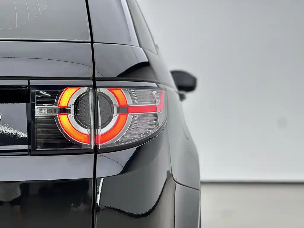 Land Rover Discovery Sport 2016 2.0T HSE 2016 - thumbnail 14
