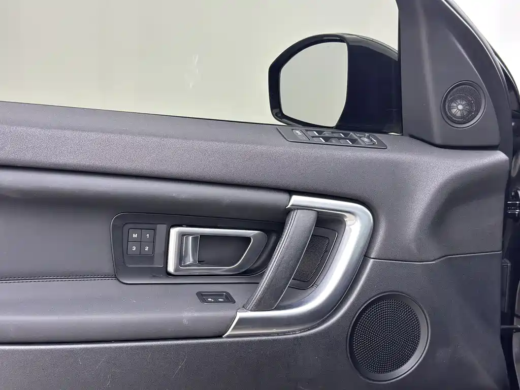 Land Rover Discovery Sport 2016 2.0T HSE 2016 - thumbnail 16