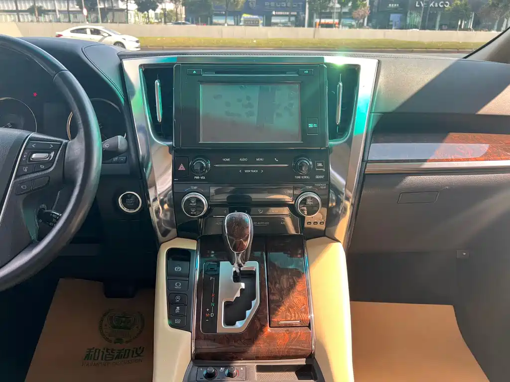 Toyota Alphard 2018 3.5L Luxury Edition 2019 - thumbnail 4