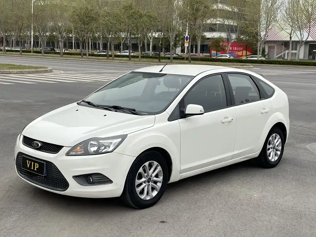 Ford Ford Focus 2013 Hatchback Classic 1.8L Manual Base Model 2016 - thumbnail 4