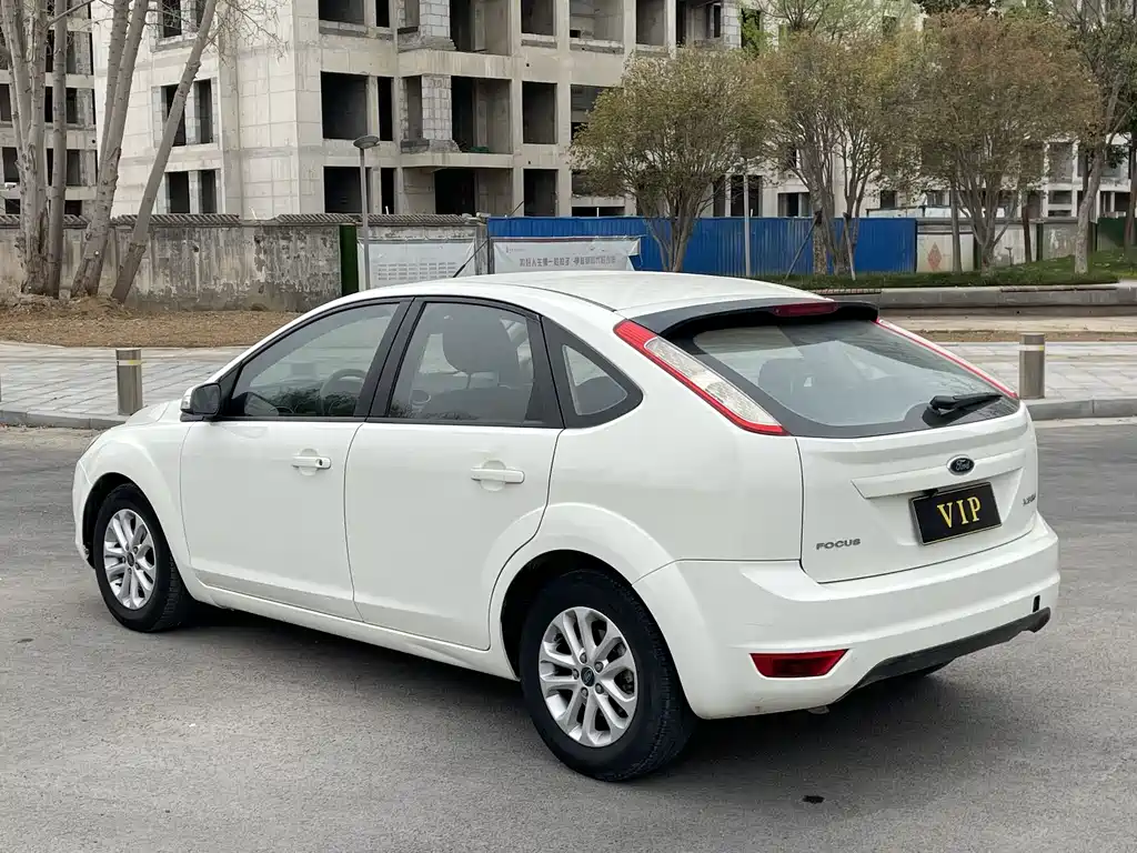 Ford Ford Focus 2013 Hatchback Classic 1.8L Manual Base Model 2016 - thumbnail 7