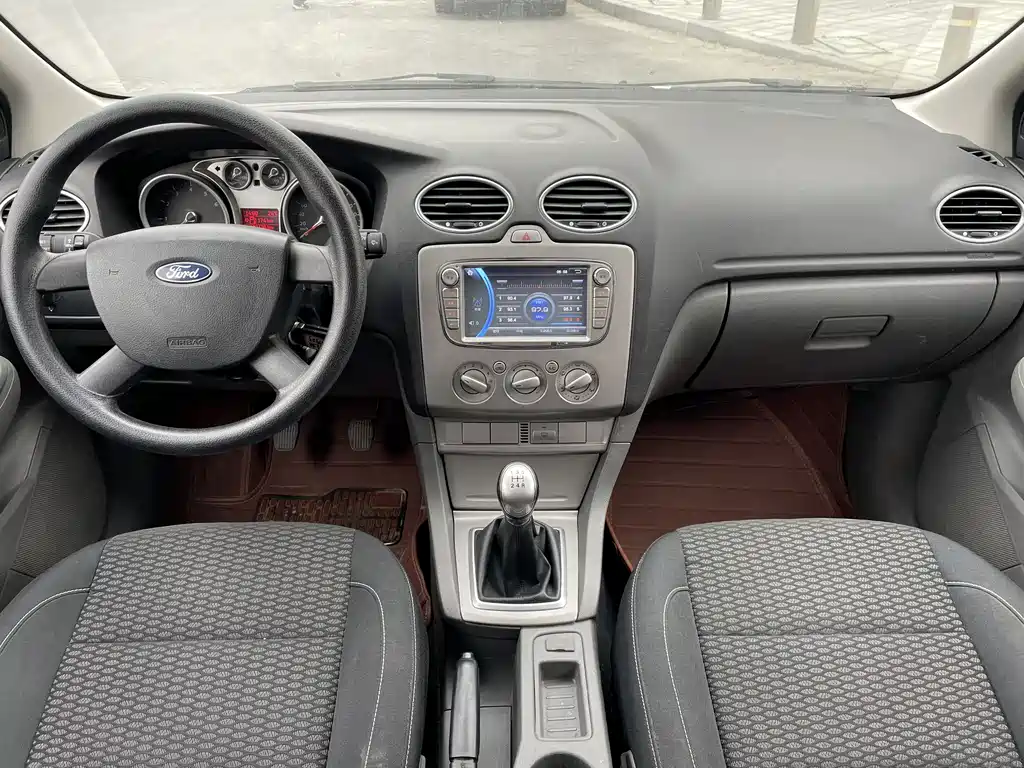 Ford Ford Focus 2013 Hatchback Classic 1.8L Manual Base Model 2016 - thumbnail 9