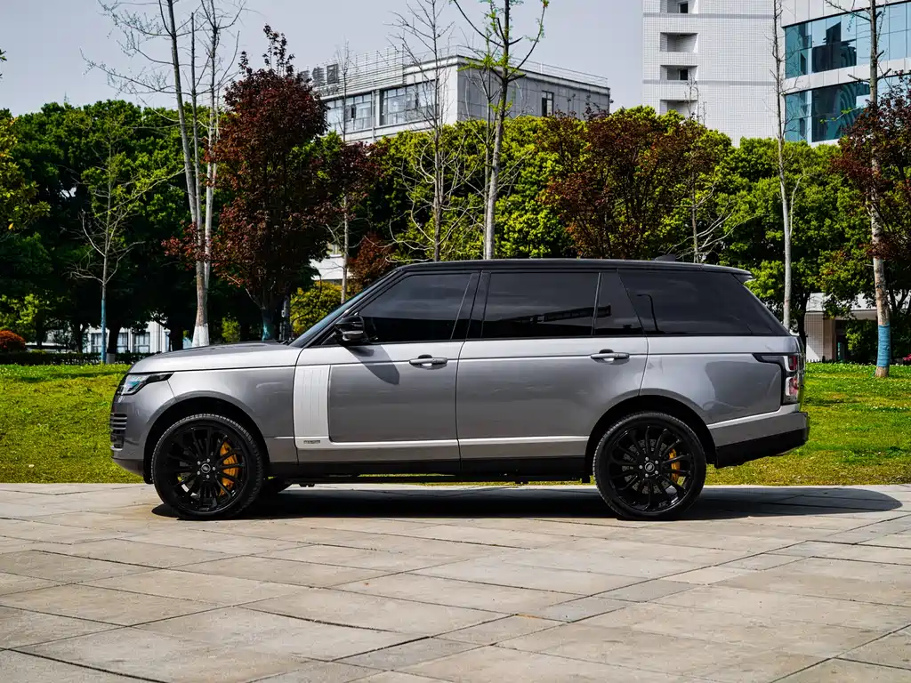 Land Rover Range Rover 2021 3.0 L6 Autobiography Long Classic Edition 2020 - thumbnail 4