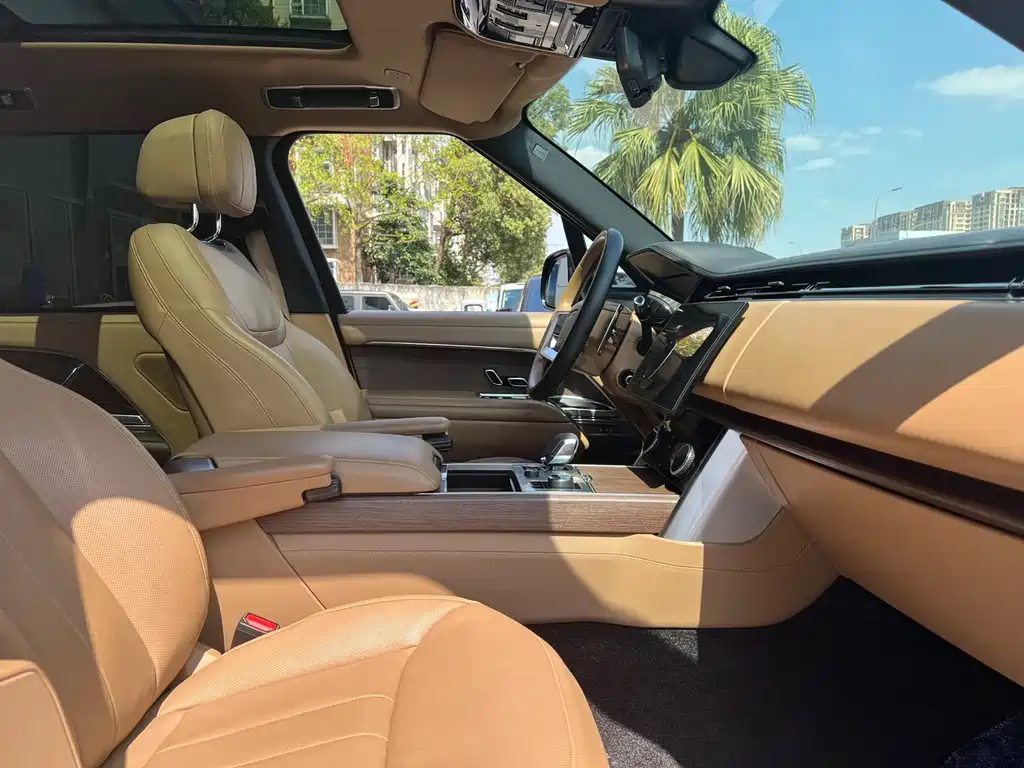 Land Rover Range Rover 2023 3.0 L6 400PS Vogue Long Wheelbase 2022 - thumbnail 8