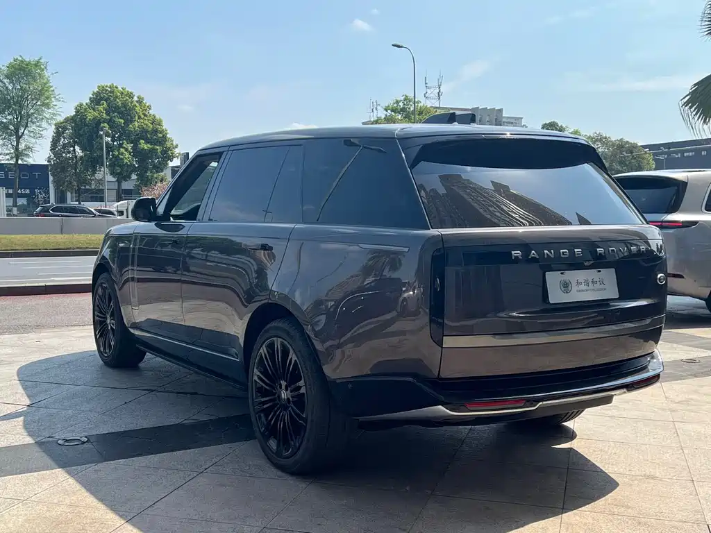 Land Rover Range Rover 2023 3.0 L6 400PS Vogue Long Wheelbase 2022 - thumbnail 14