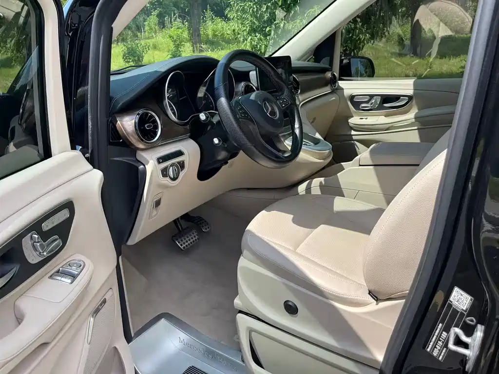 Mercedes-Benz Mercedes-Benz V-Class 2022 V 260 Exclusive Edition 2022 - thumbnail 8