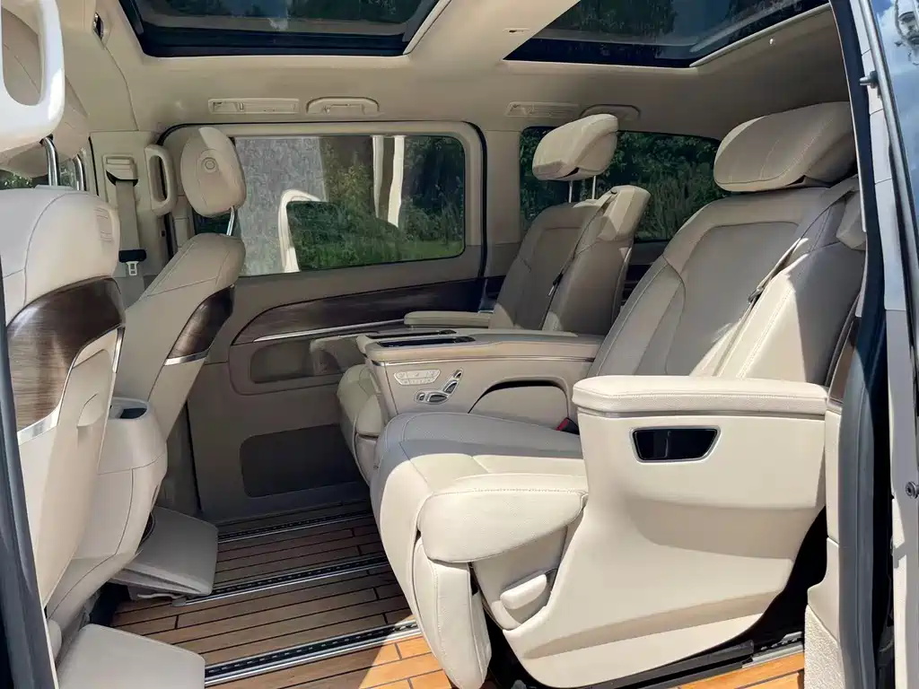 Mercedes-Benz Mercedes-Benz V-Class 2022 V 260 Exclusive Edition 2022 - thumbnail 10