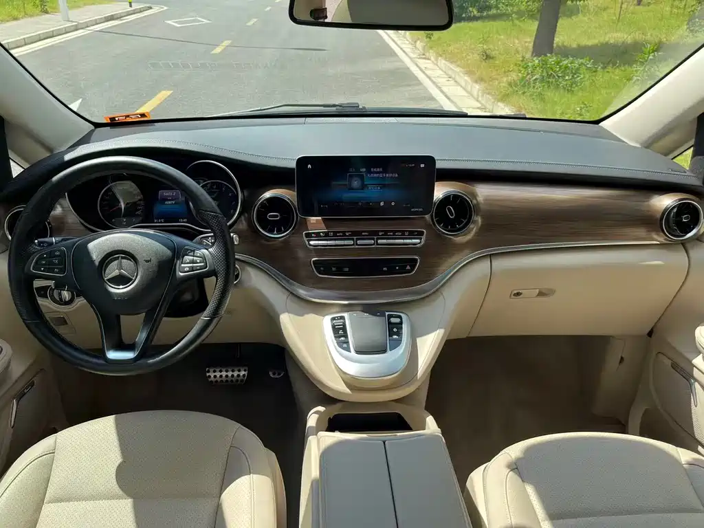 Mercedes-Benz Mercedes-Benz V-Class 2022 V 260 Exclusive Edition 2022 - thumbnail 11