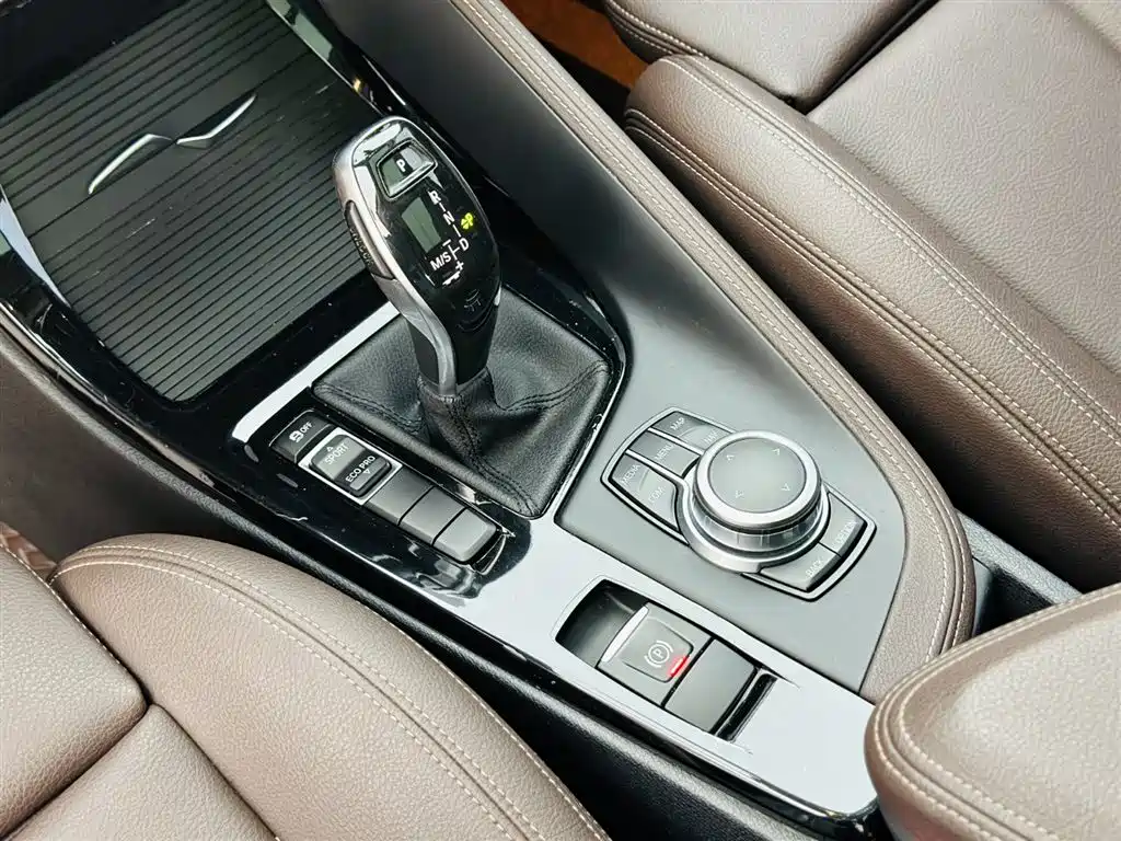 BMW BMW X1 2020 sDrive20Li Premium Model 2020 - thumbnail 18