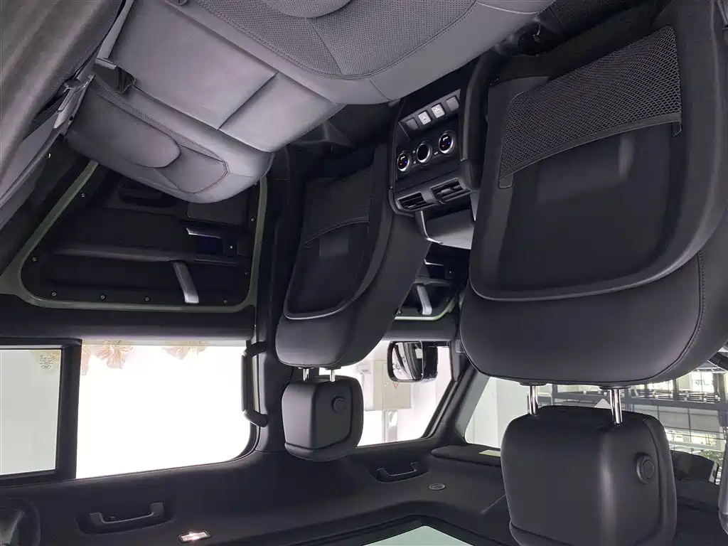 Land Rover Land Rover Defender 2023 110 3.0T P400 75th Anniversary Legend Edition 2023 - thumbnail 8
