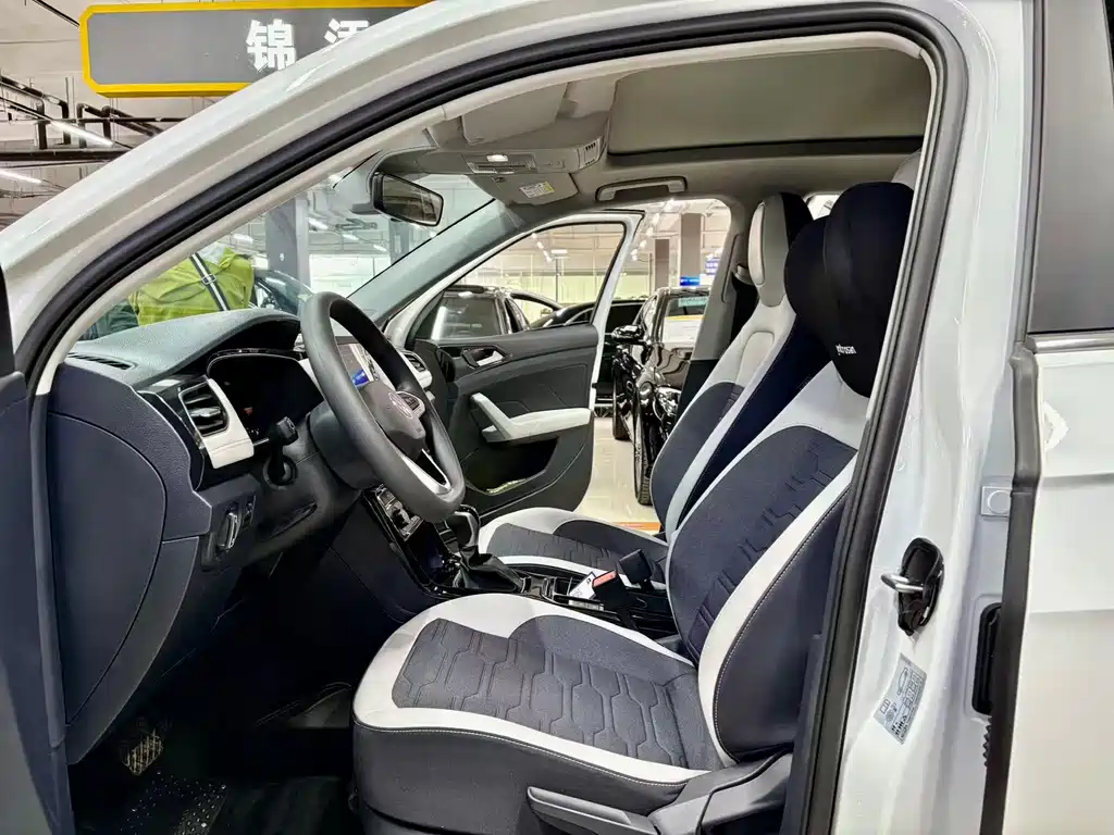 Volkswagen Tharu 2026 New Sharp 1.5L Keen Edition 2025 - thumbnail 4