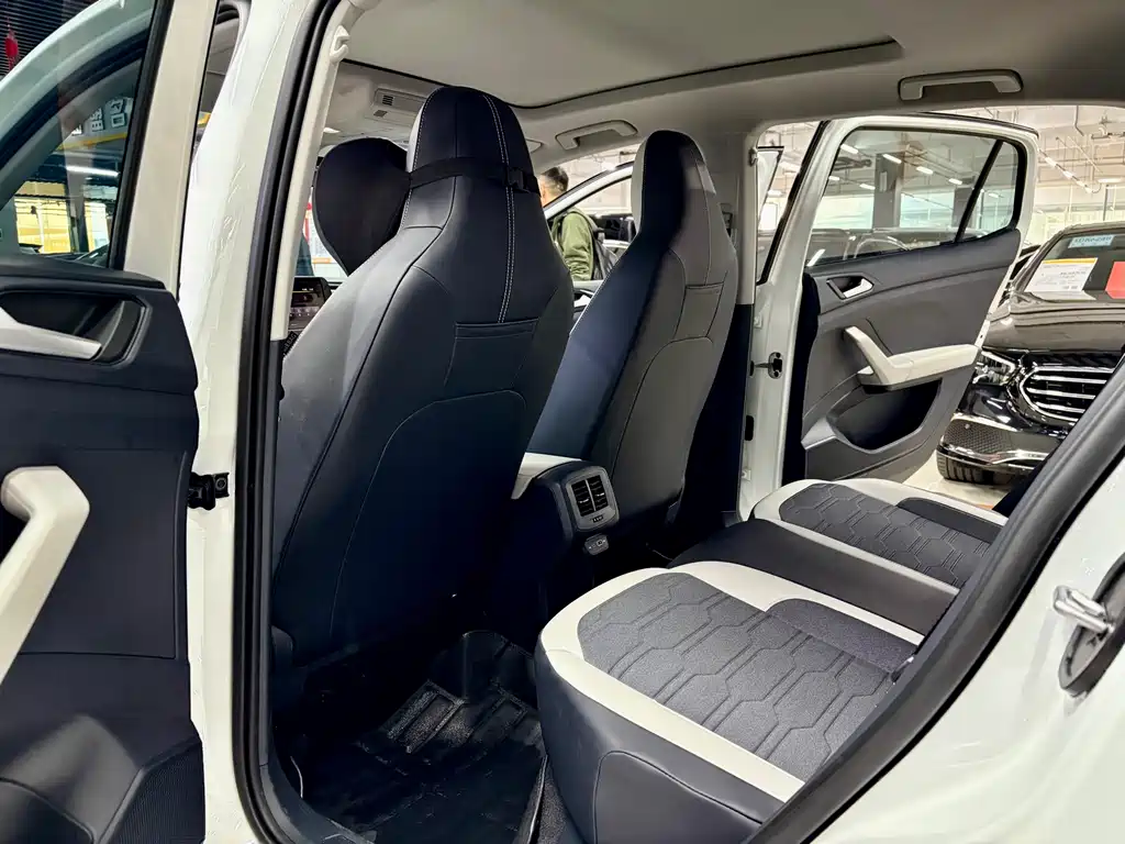 Volkswagen Tharu 2026 New Sharp 1.5L Keen Edition 2025 - thumbnail 5