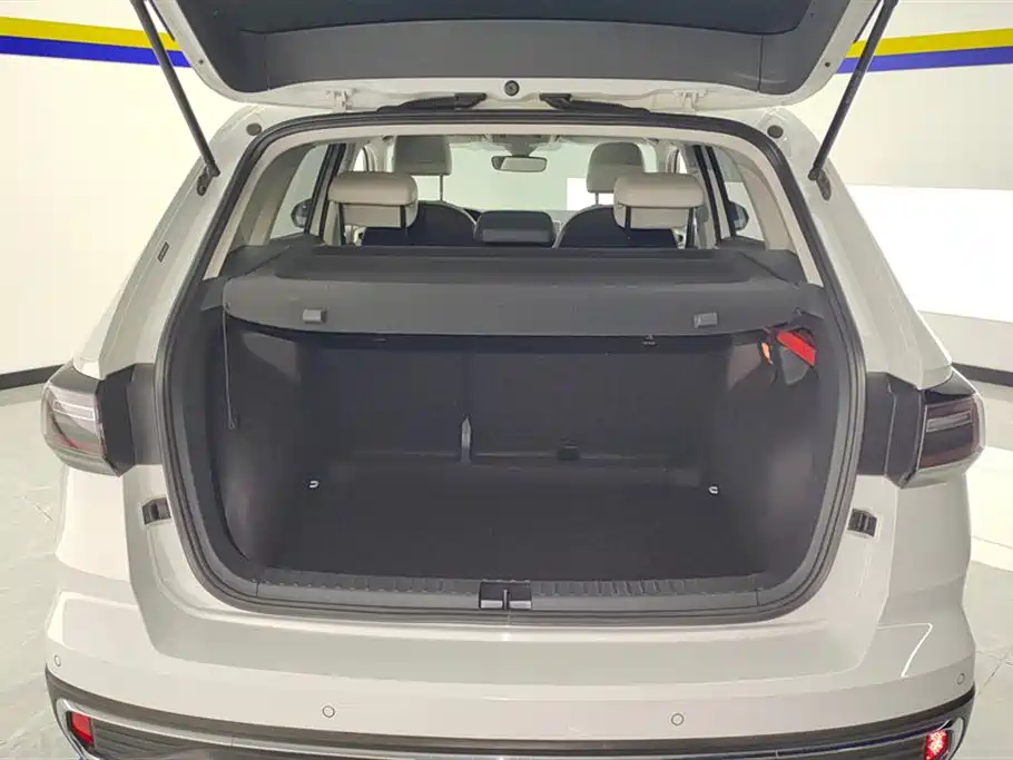 Volkswagen Tharu 2023 300TSI FWD Moonlight Edition 2024 - thumbnail 4