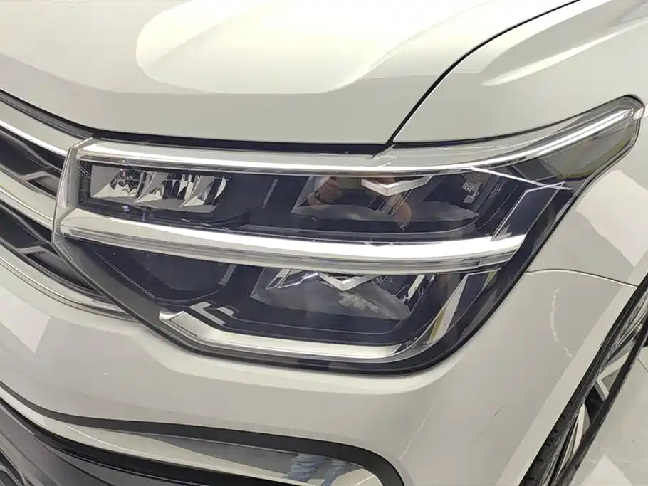 Volkswagen Tharu 2023 300TSI FWD Moonlight Edition 2024 - thumbnail 5