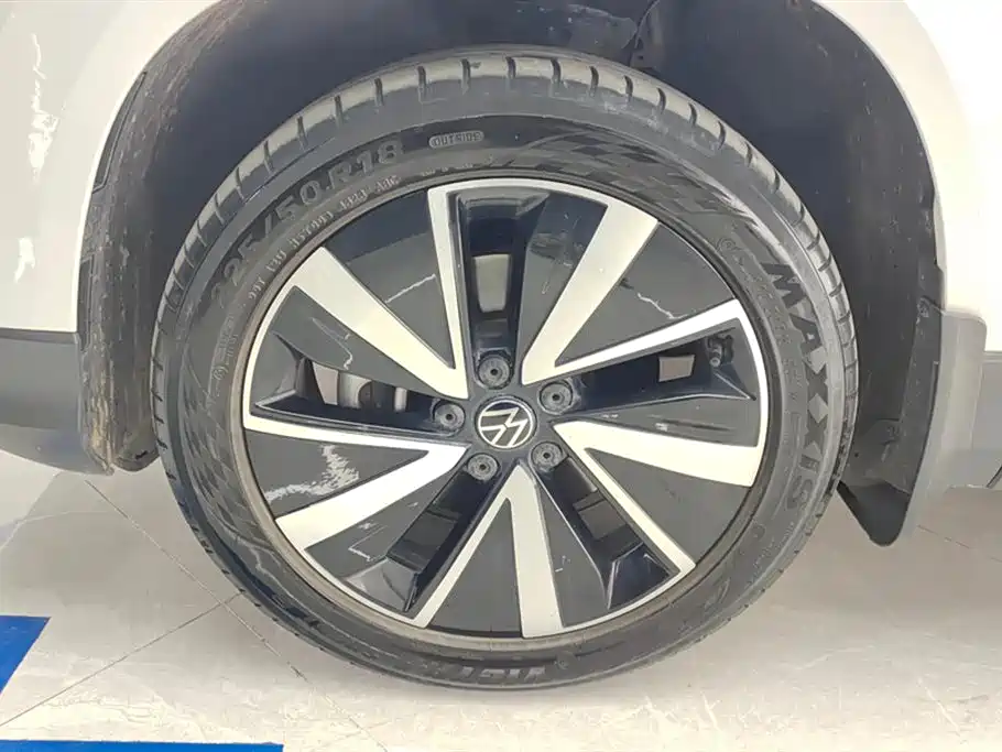 Volkswagen Tharu 2023 300TSI FWD Moonlight Edition 2024 - thumbnail 6