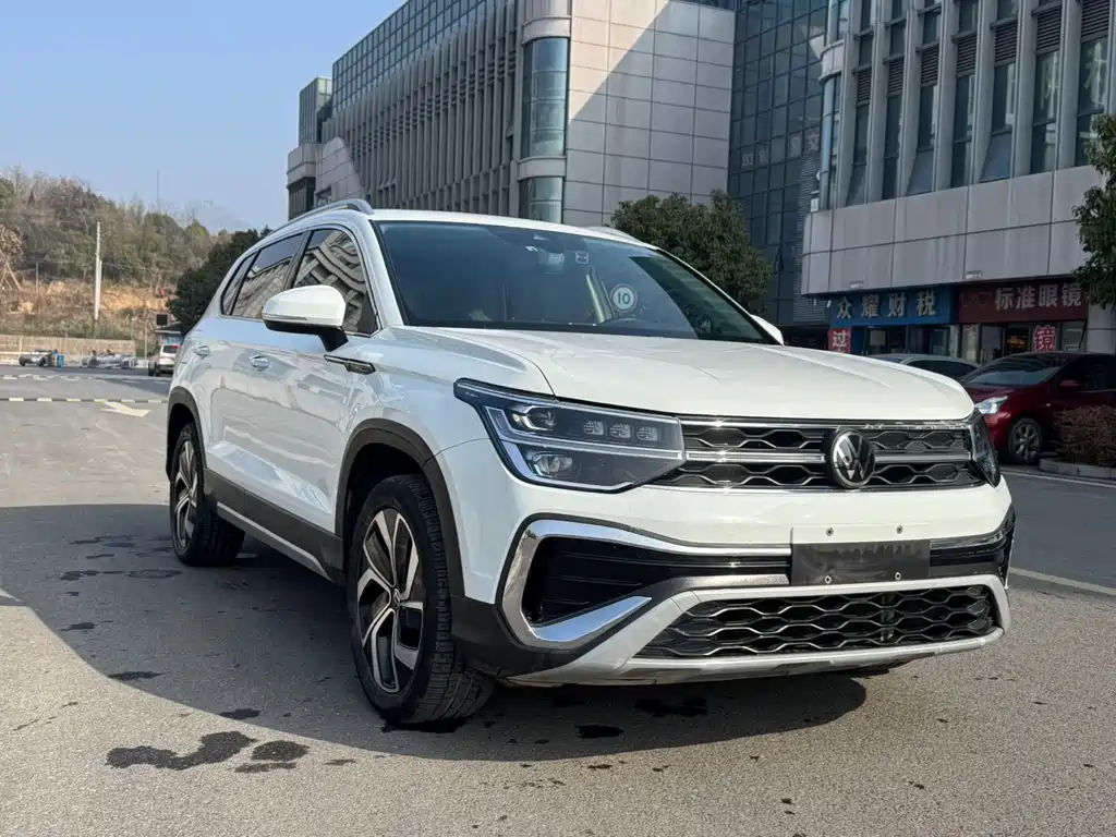 Volkswagen Tiguan 2023 300TSI FWD Full Moon Edition 2023 - thumbnail 3