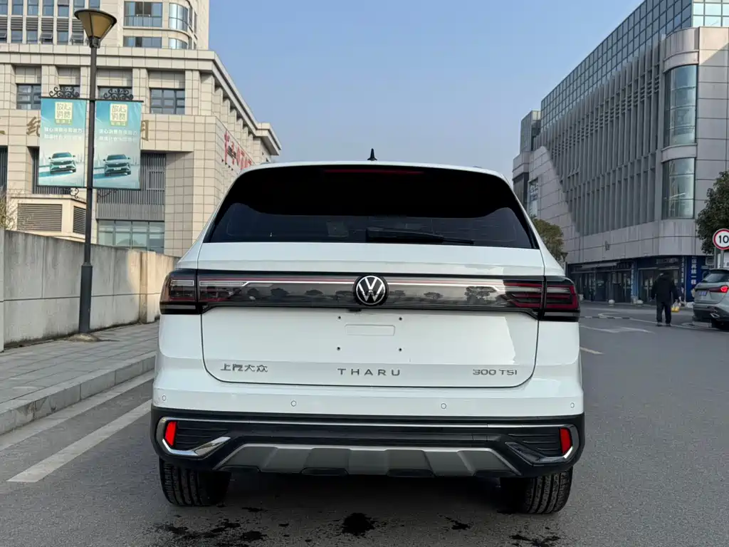 Volkswagen Tiguan 2023 300TSI FWD Full Moon Edition 2023 - thumbnail 5