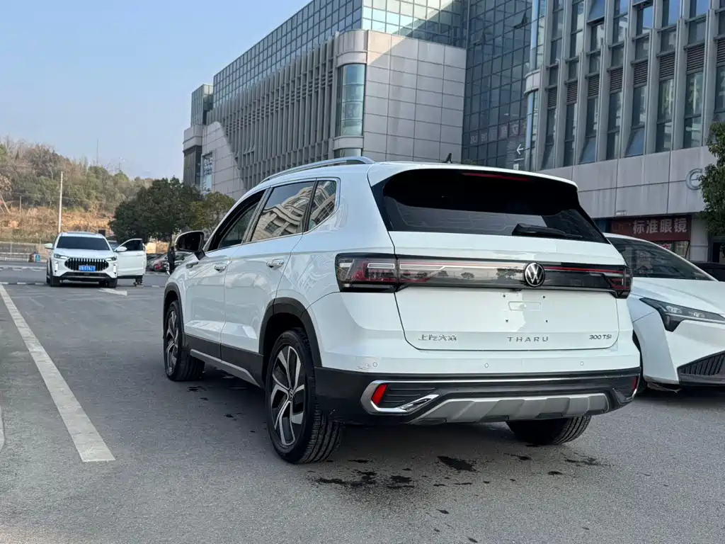 Volkswagen Tiguan 2023 300TSI FWD Full Moon Edition 2023 - thumbnail 6
