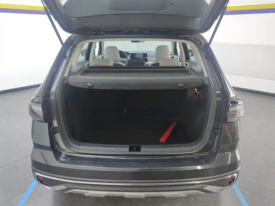 Volkswagen Tiguan 2023 300TSI FWD Full Moon Edition 2023 - thumbnail 4