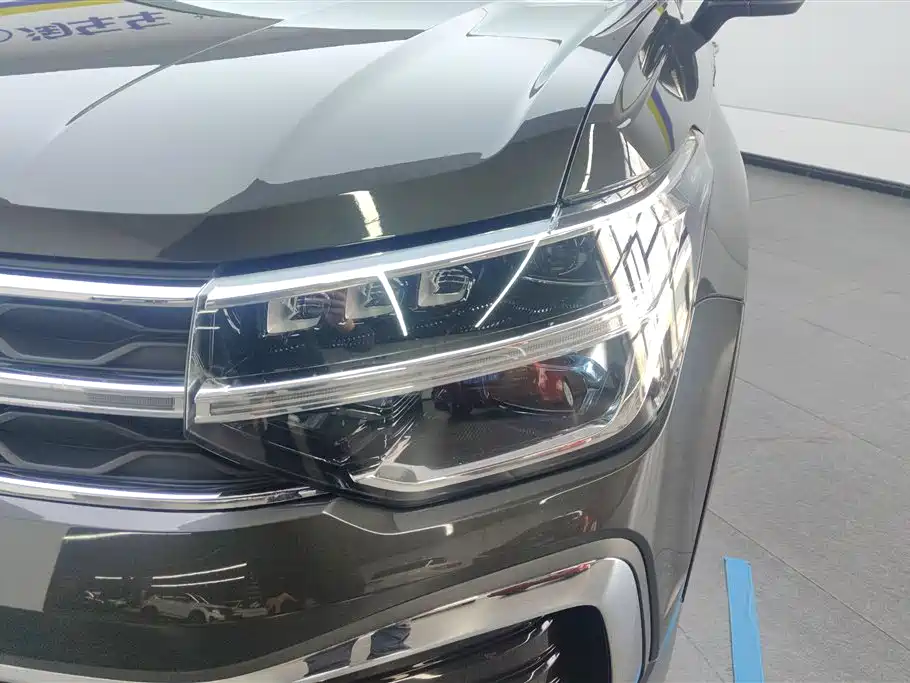 Volkswagen Tiguan 2023 300TSI FWD Full Moon Edition 2023 - thumbnail 5