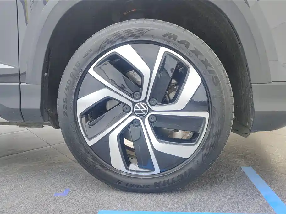 Volkswagen Tiguan 2023 300TSI FWD Full Moon Edition 2023 - thumbnail 6