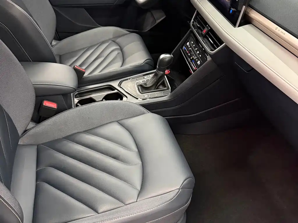 Volkswagen Tharu 2023 300TSI FWD Moonlight Edition 2024 - thumbnail 4