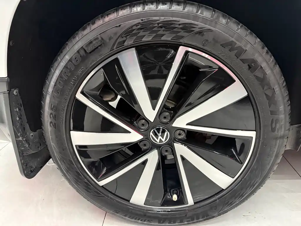 Volkswagen Tharu 2023 300TSI FWD Moonlight Edition 2024 - thumbnail 9