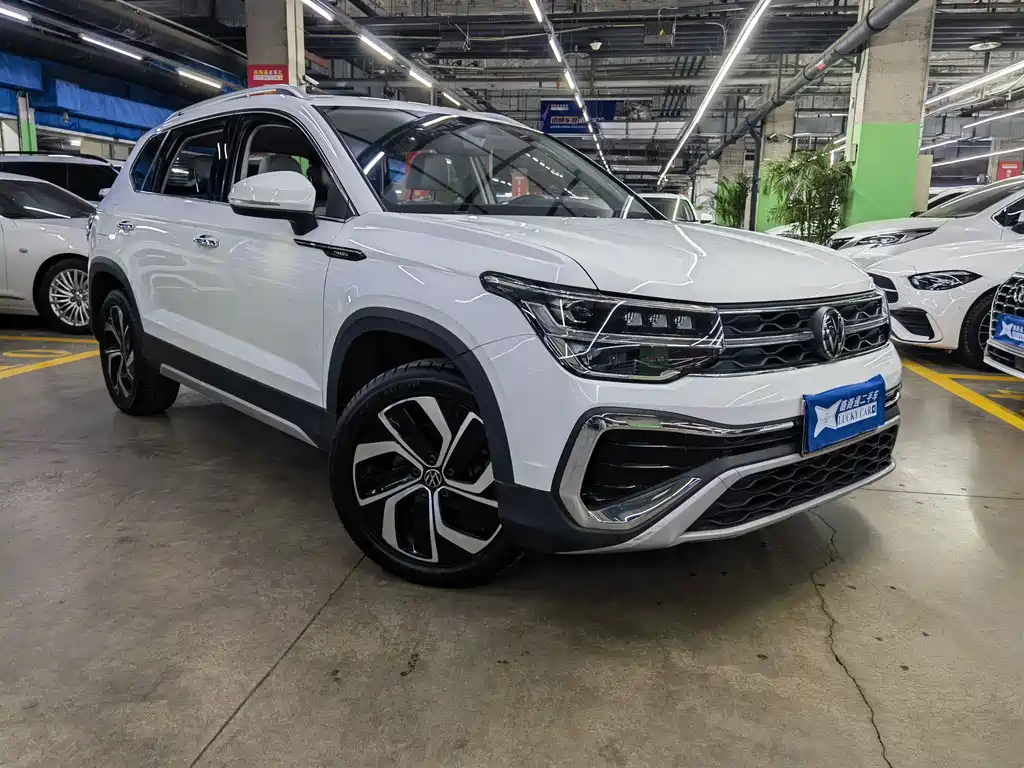 Volkswagen Tharu 2023 300TSI FWD Full Moon Edition 2023 - thumbnail 3