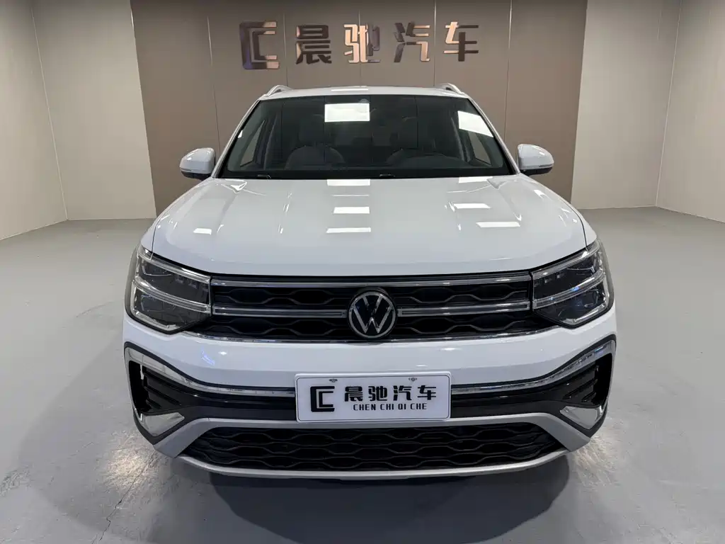 Volkswagen Tiguan 2023 300TSI FWD Full Moon Edition 2023 - thumbnail 2