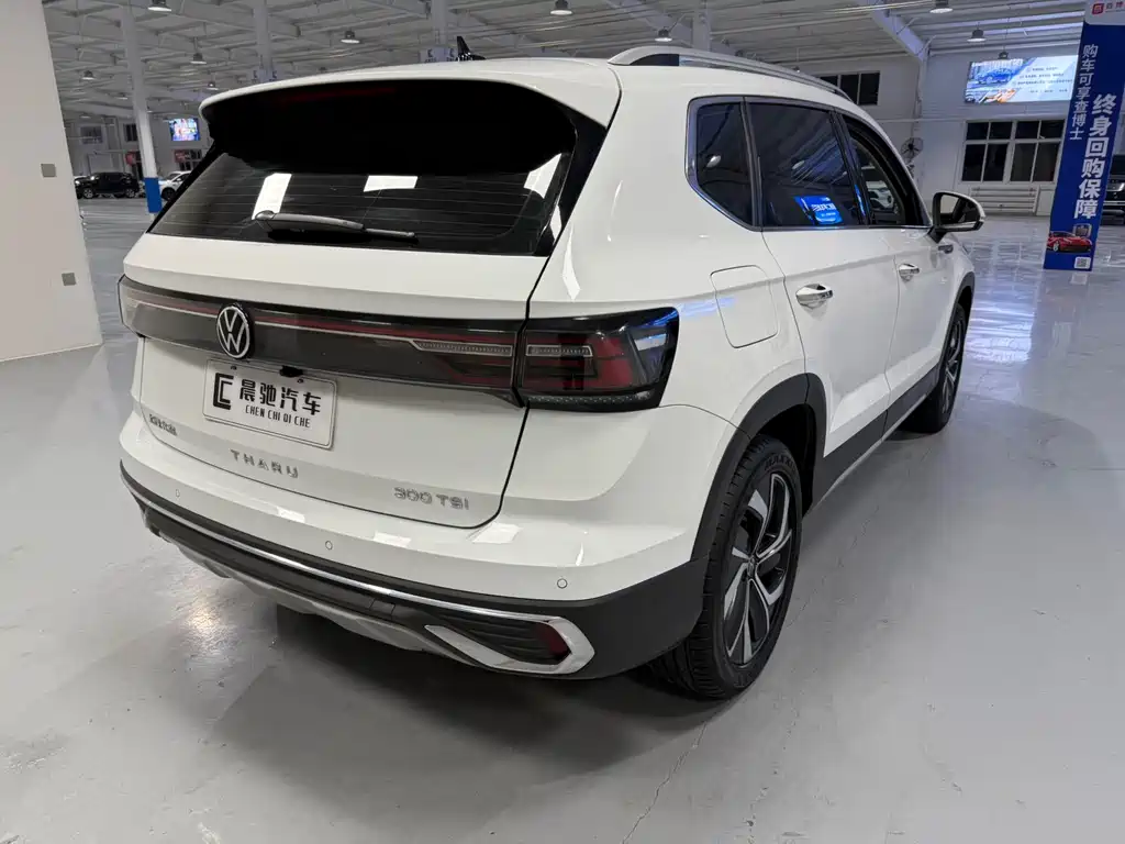 Volkswagen Tiguan 2023 300TSI FWD Full Moon Edition 2023 - thumbnail 4